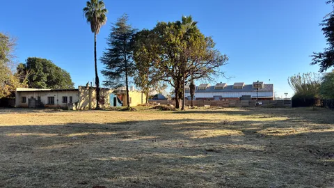 116 Orange Road, Akasia